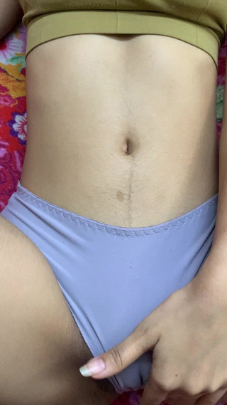 Riya mickey: Une bhabhi indienne se fait masser dans un style desi