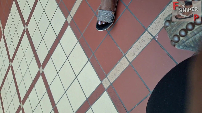 Foot Patrol: Wanita kulit hitam yang super semok lagi asik muasin memeknya...