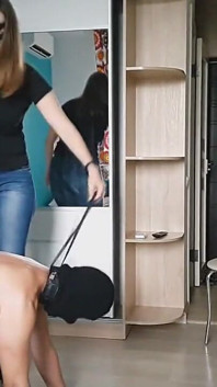 Gemaskerde vrouw domineert haar lieveheersslaaf: deel 5