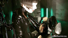 Amator Media: Trénink gumové panenky