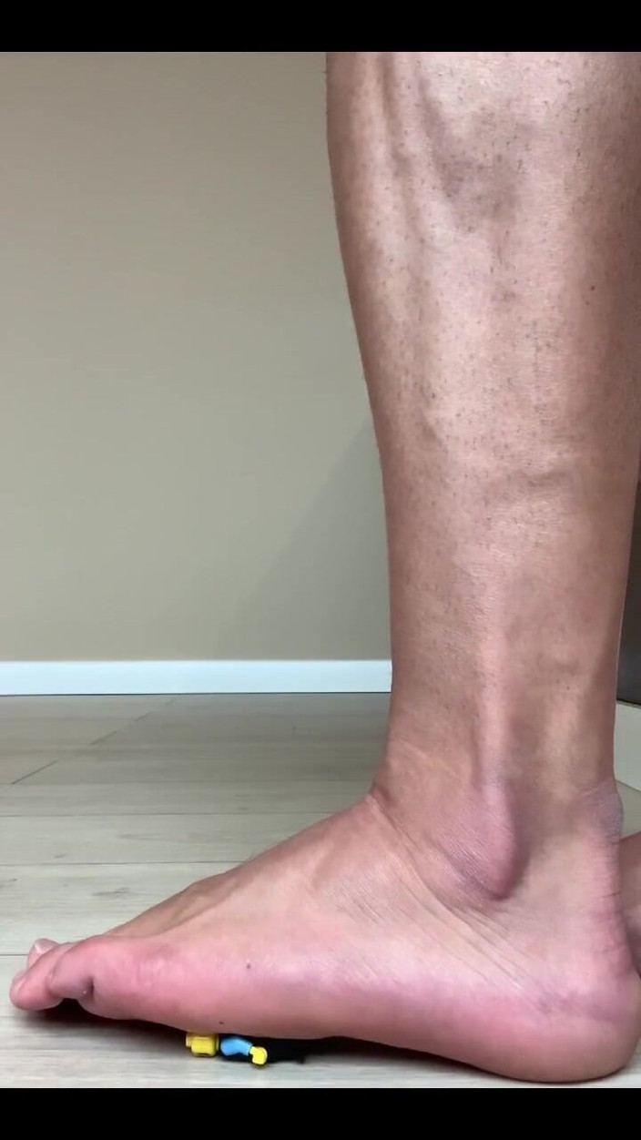 Jasons feet: Tiny se bojí obru