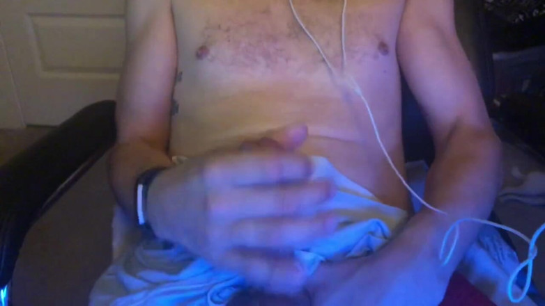 RiceQueenTopBoy: Masturbo il mio grosso cazzo