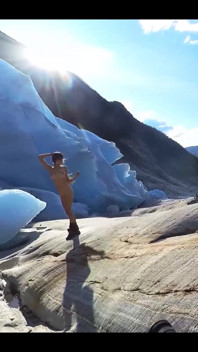 Do You Want to See How This Spontaneous Glacier Photo-shooting Turned Out?
