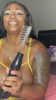 Solo de ébano tetona nena sensual Violeta varita en grandes tetas
