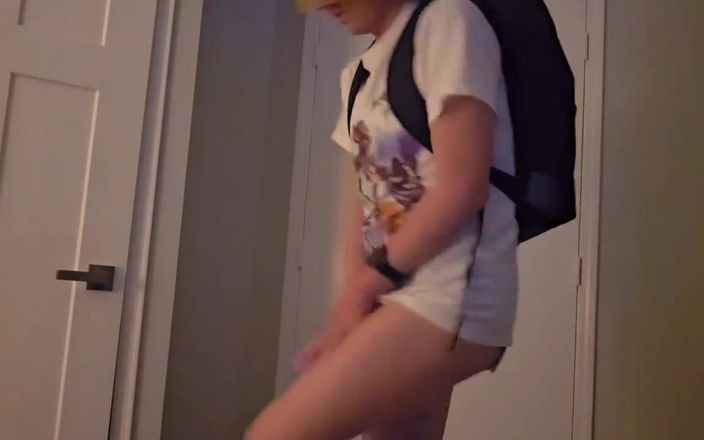 Kinkytwinkpamps: Twink te laat voor klas zonder broek