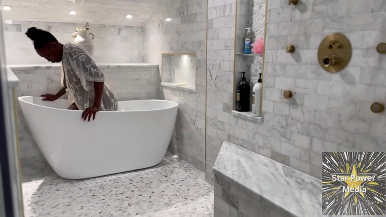 Star Power Media: Sultry Soak: giana si cewek nakal lagi mandi sambil menggoda