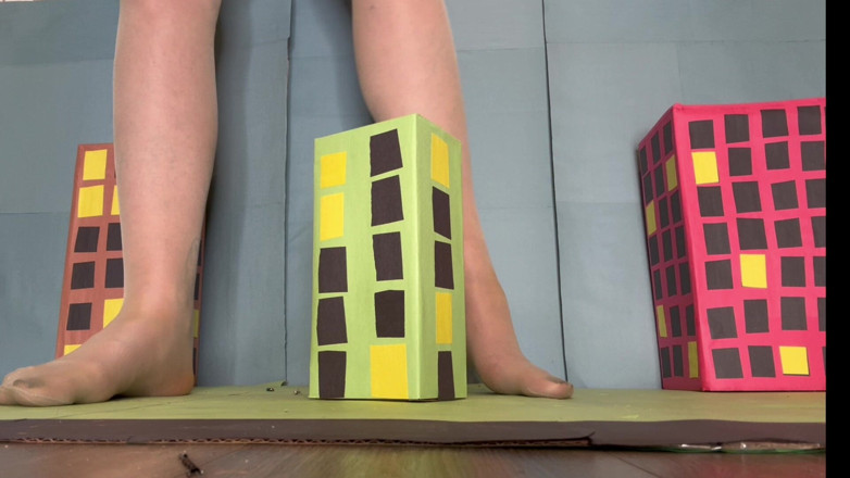 Peppermint Giantess: 시장 자이언트 어시스턴트가 도시를 파괴하다
