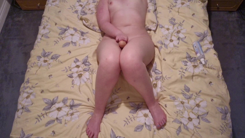 Mr D and Miss C: Sexy bisexuální manželka používá oboustranné dildo k šukání před kamerou pro...