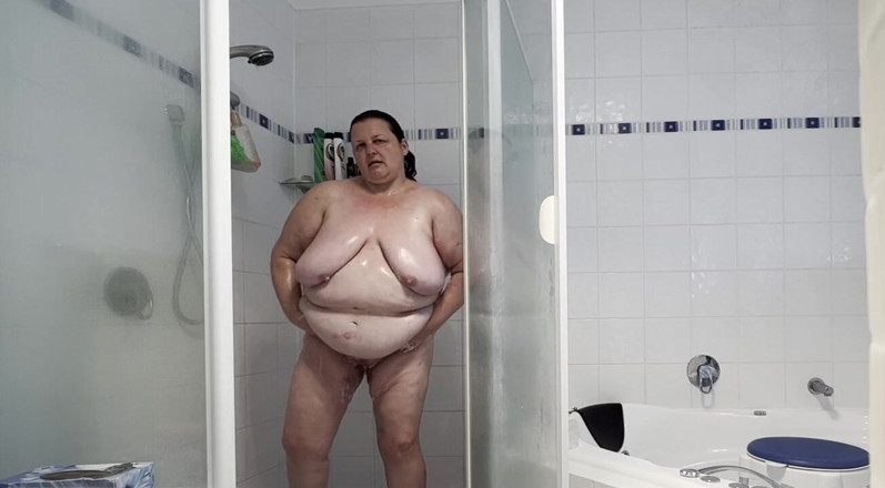 WeAreFukBunnies: Eheschlampe in der dusche