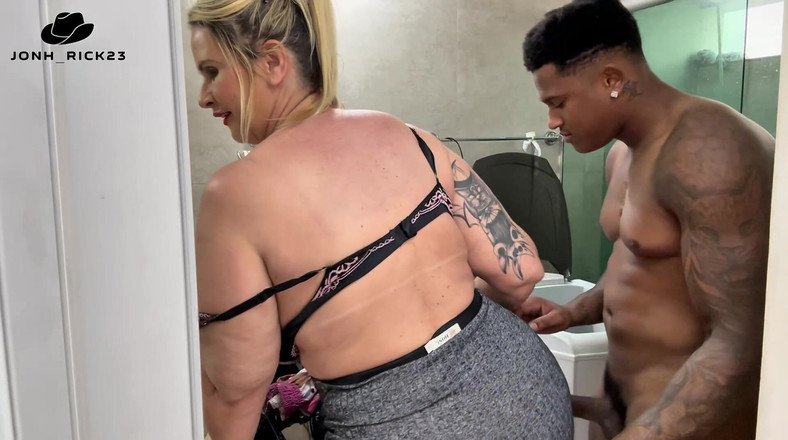 Tiffany Montavani: MILF with Her Sexual Fantasy Smelling the Boy's Underwear