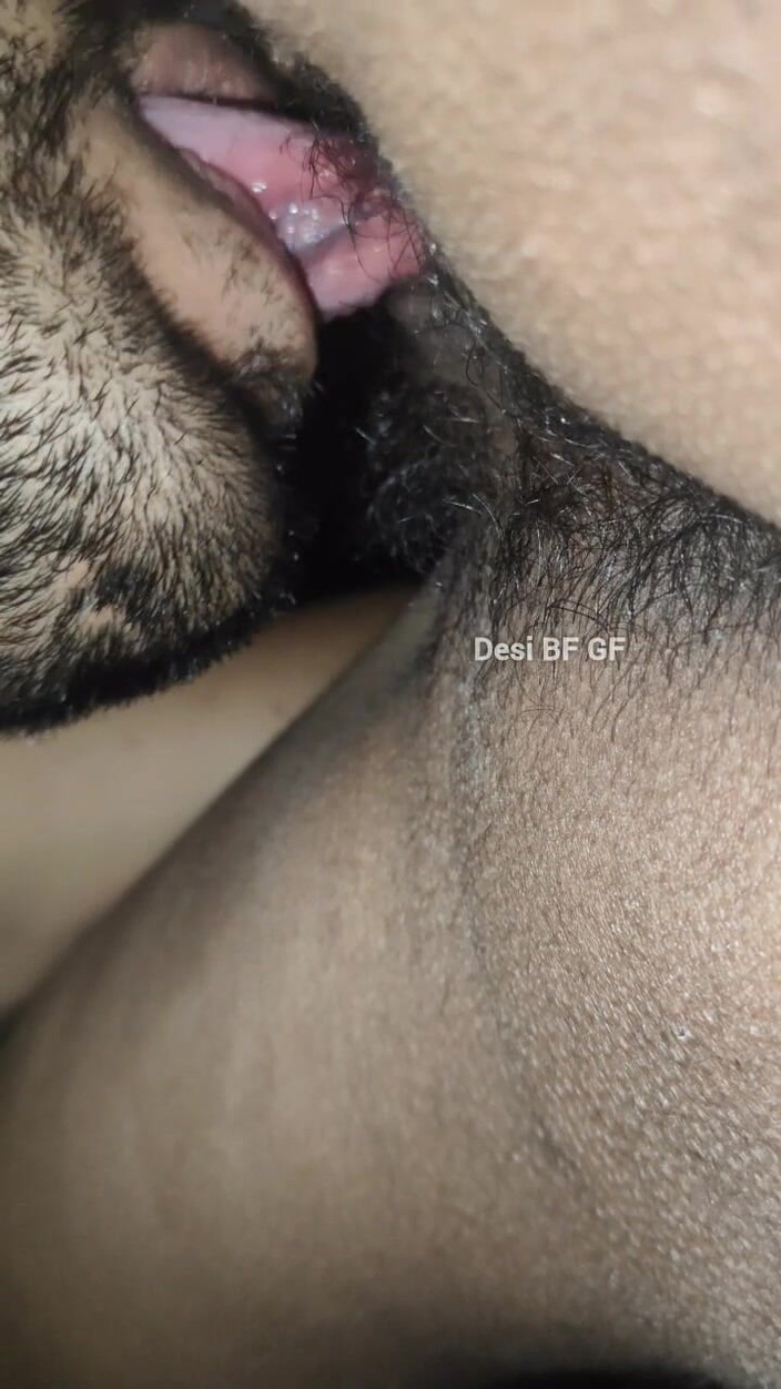 Manoj12015: Chupando peludo cremoso rosa coño de mi novia y jugando...