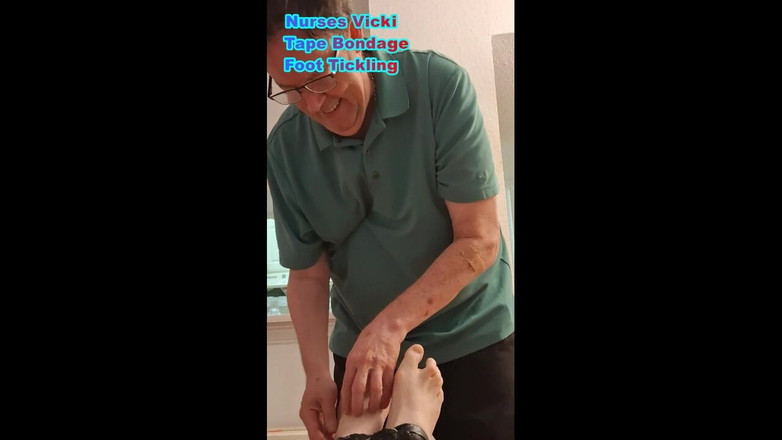 BBW nurse Vicki adventures with friends: 胖美女护士vicki被绑住，脚痒痒 第1部分