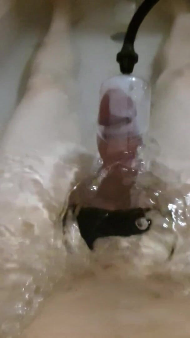 Penis Pump in Water (Timmy-boy) Penis Pump in Water (Timmy-boy)