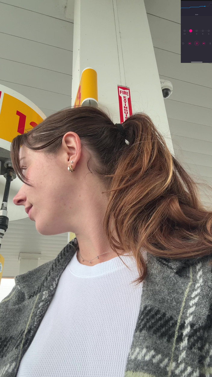 Nadia Foxx: Ben benzinimi pompalarken çok yüksek sesle boşalmamaya çalışıyorum