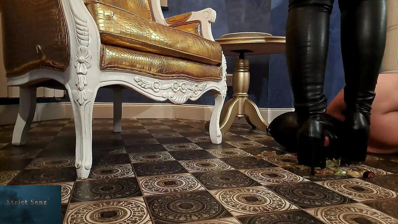 Strict Senz: 여주인 Luciana 짓밟기 발 지배 먹이 굴욕
