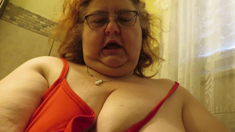 BBW nurse Vicki adventures with friends: Body tour nv in bathroom hairy pussy piss