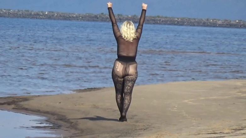 RedRoseRus: Promenade De Style Noir Sur La Plage