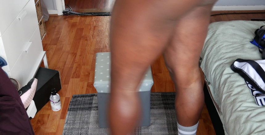 Amadeus: 자지를 세게 유지하는 것은 어려운 일입니다..