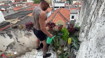 Prezottes_House: Tukang Kebun Nyonya Sabrina Prezotte Waria Sombong.