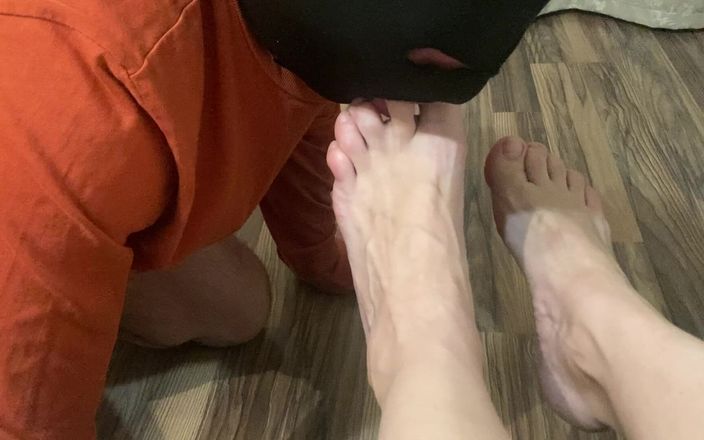 PriyaNaavya: Licking My Stepdother Sexy Feet