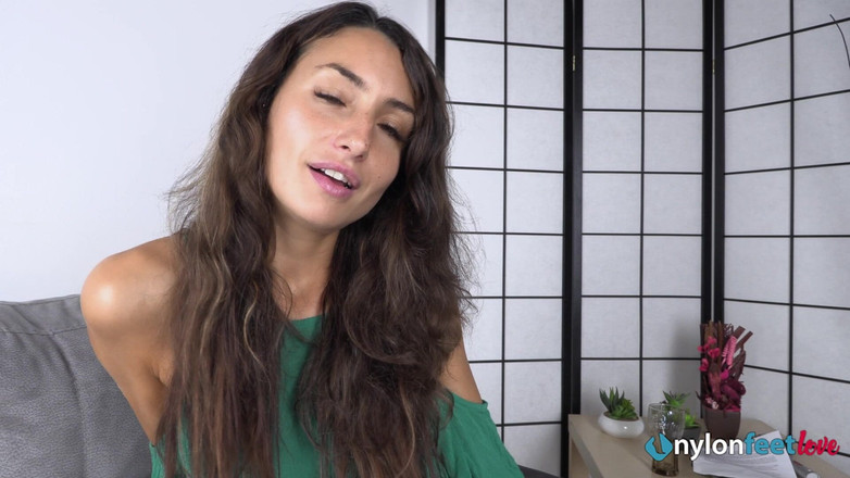 Best Nylon Feet Videos: Eccezionale bellezza bruna piacevole tuo eys con i suoi incredibili...