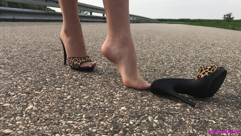 Goddess Lena: Muilezels en panty lopen