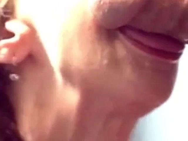 Sexy MILF Marie Close-up Sucking (Shadowandmarie)