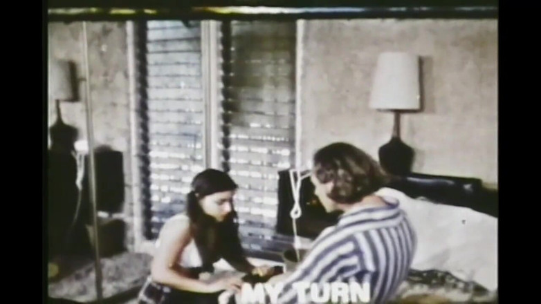 Vintage megastore: Vintage Teen chůva s chlupatou kundičkou ošukaná obrovskými ptáky (celý film)