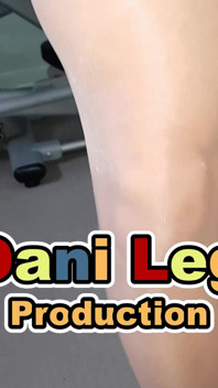 Dani_leg dengan stoking cokelat lagi pamer kaki seksinya