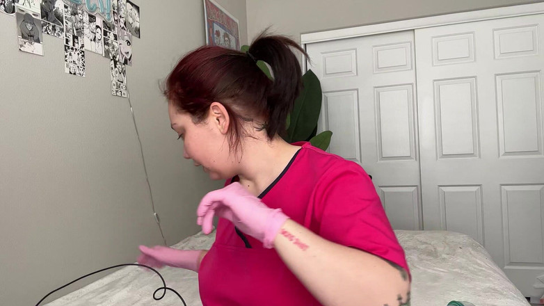 Lenna Lux: Eksperyment skurczu giantess pielęgniarki