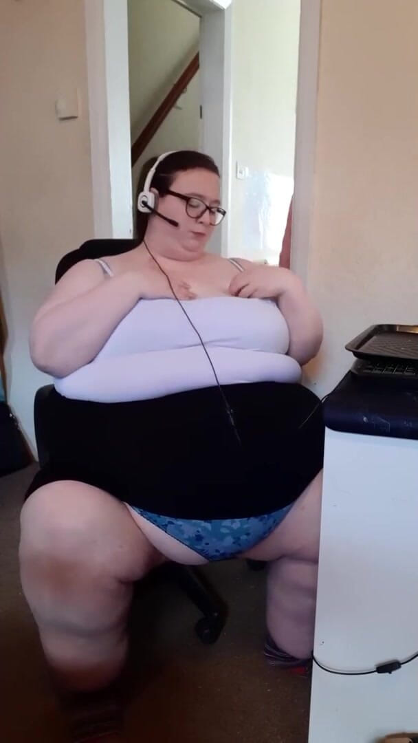 SSBBWLadyBrads: Ssbbwは彼女の上司からドーナツを楽しんでいます
