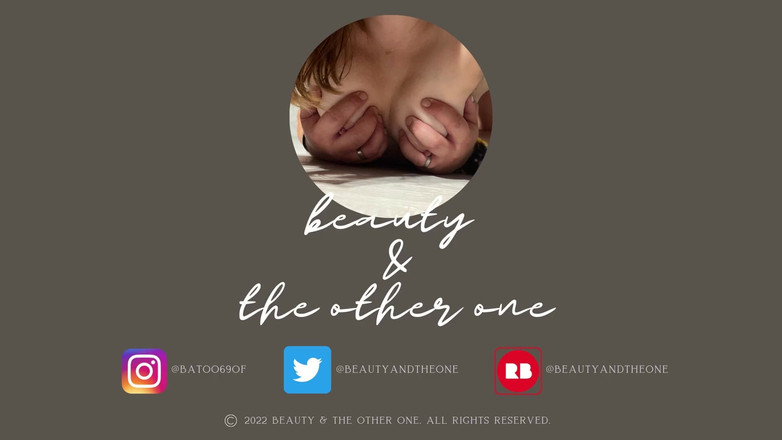 beauty_and_the_other_one: MILF muda Lexi memberikan handjob di hadapan cermin