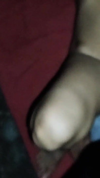 Tânără de 18 ani desi bengaleză sexy și drăguță cu sex dur video complet în podeaua camerei.