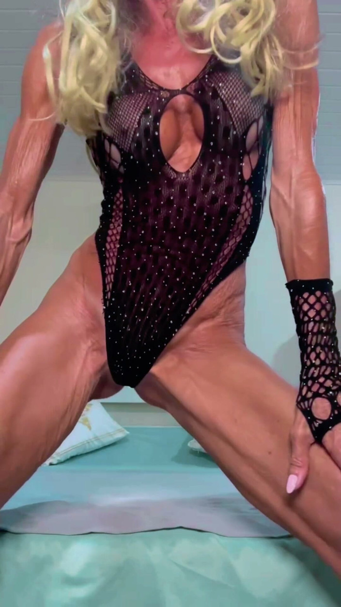 Sienna Diamond: Sarışın seksi barbie orta yaşlı seksi kadın mükemmel vücut çorapları giyiyor
