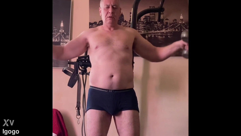 Alex Igogo: 老爸爸独奏