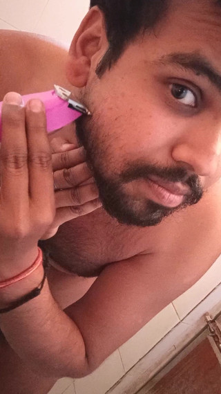 IsmaatDeva: Banyoda aşırı sert bir şekilde tam vücut tıraşı