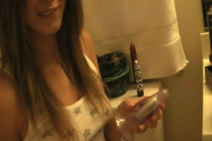 Porn Nerd Network: El nerd porno: Jody: mamada en el baño