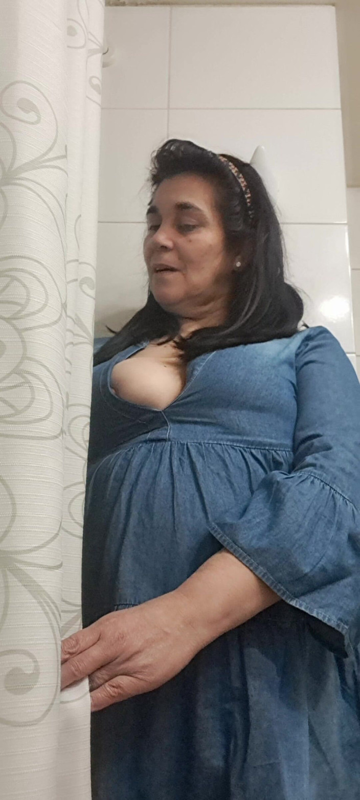 Mommy big hairy pussy: 화장실에서 나를 보고 싶어, 난 섹시해