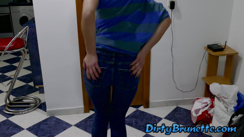 Dirty Brunette: 마누라에게 대물 자지 장난을 친 남편