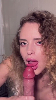 Eu simplesmente adoro chupar esse pau