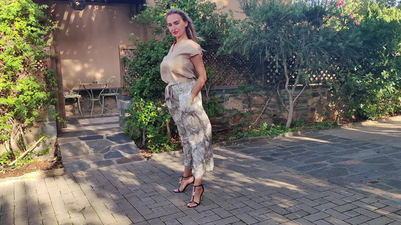 Goddess Lena: Bahçemde bana hayran ol