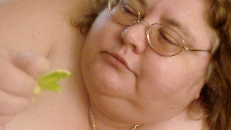 BBW nurse Vicki adventures with friends: 거유를 괴롭히는 미니 버거를 먹는 누드 ssbbw