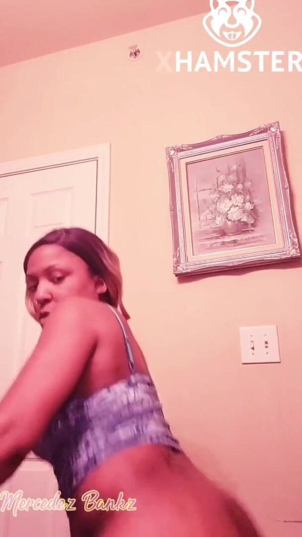 Mercedez Bankz: XH live twerk desnudo julio 2021
