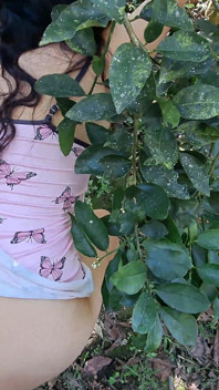 Nông dân latina ăn tinh trùng của hàng xóm của cô ấy ngoài trời công cộng