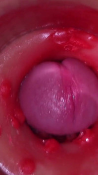 Cámara en vagina, cervix en primer plano, chorreo de leche