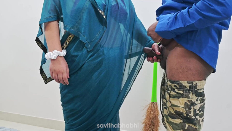 savithabhabhi: Branlette devant une femme de ménage et branlette spéciale
