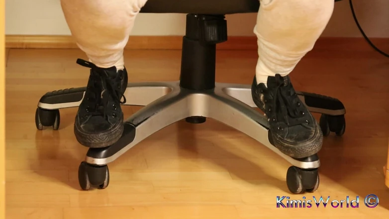 KimisWorld: Dirty White Socks &amp; Old Sneakers - Real Shoeplay
