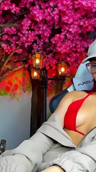 Sesso nudo mostra la figa dura in camera