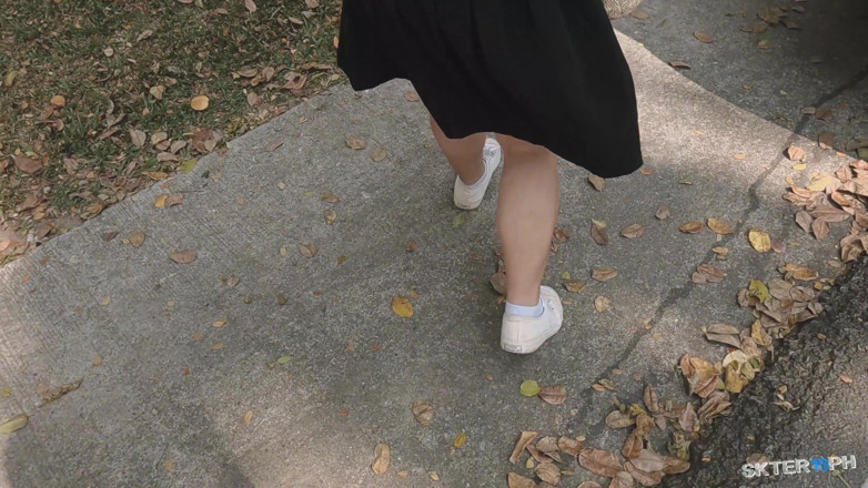 18_honey: Callege, Thaïlandaise asiatique, taille une pipe dans une voiture