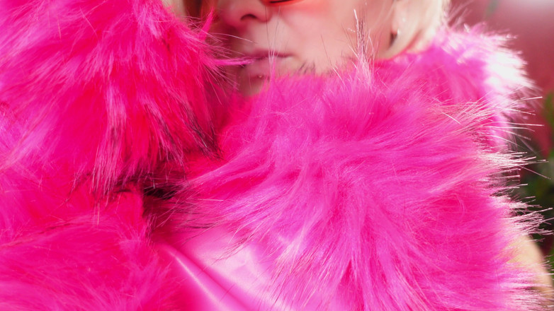 Arya Grander: Koleksi hot fur coat - bagian 3. Fetish - arya grander si tante...